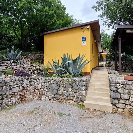 Apartament Urinj *